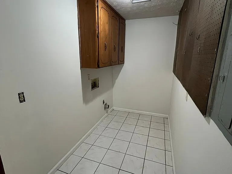 3911 Curry St — Photo 10