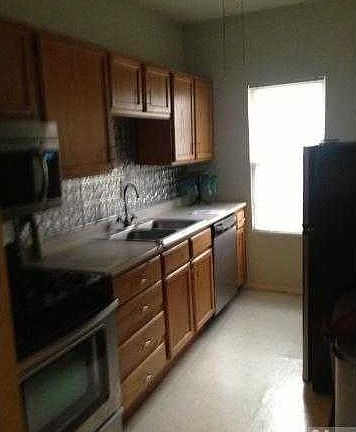 5th image of 3512 James Ave N