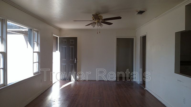 2nd image of 508 E 44th St