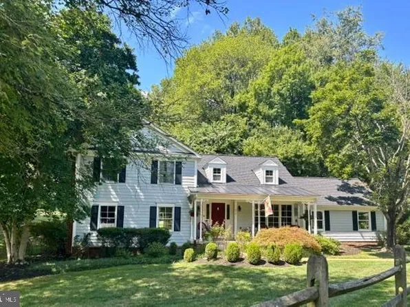 210 Falcon Ridge Rd, Great Falls, VA 22066