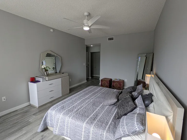 105 Half Moon Cir #F2 — Photo 6