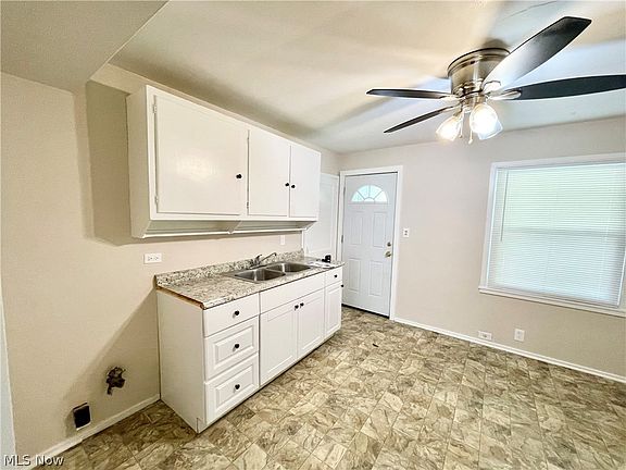 4th image of 818-824 S Central Dr