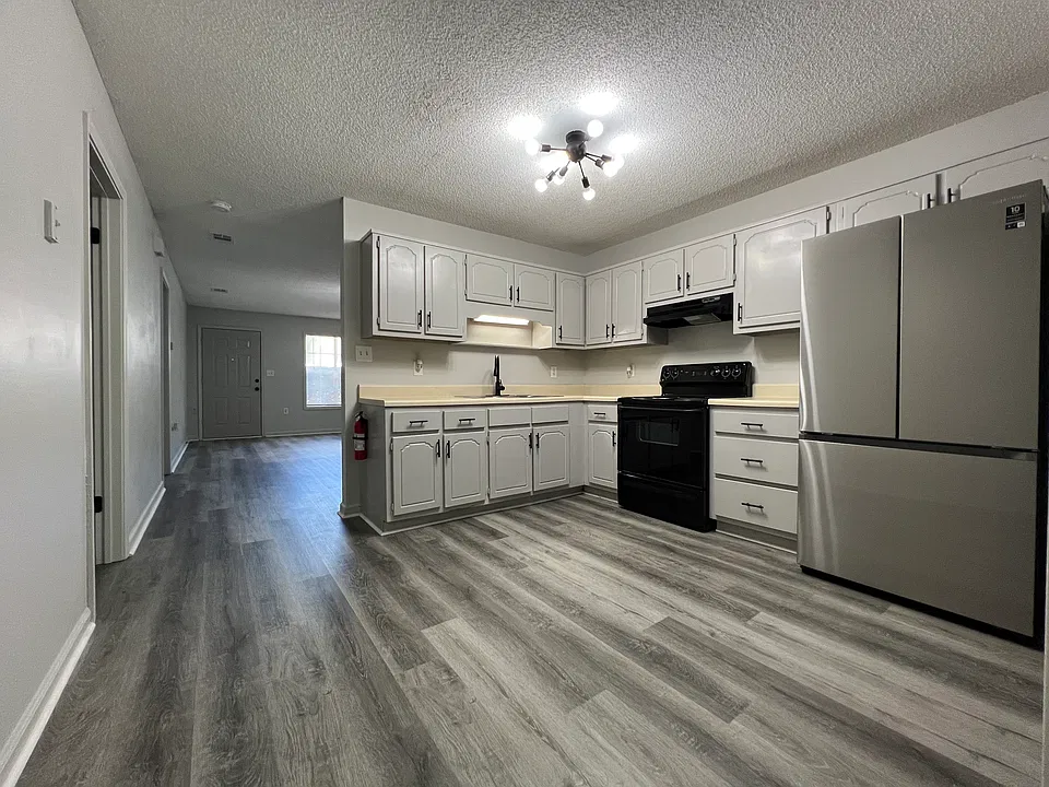 460 Main St #5