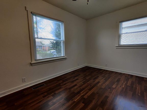 5th image of 559 Leeds Ave