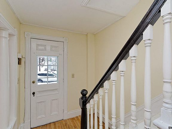 4th image of 22 E North St