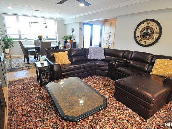 2nd image of 250 Gorge Rd APT 28I