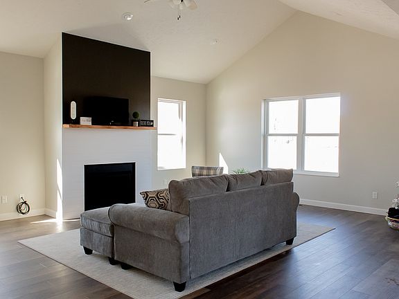 5th image of 128 Ferndale Dr