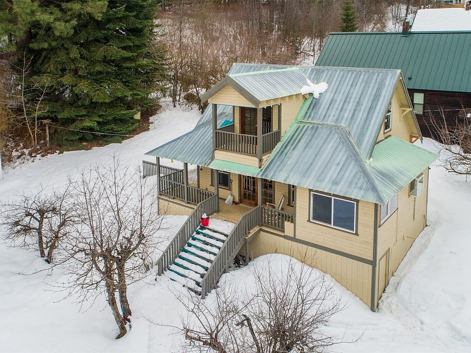 Charming Roslyn home w 3 Lots and detached garage.>