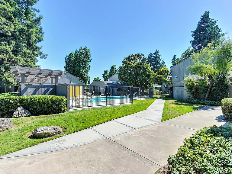 The Redwoods Apartments — Photo 13