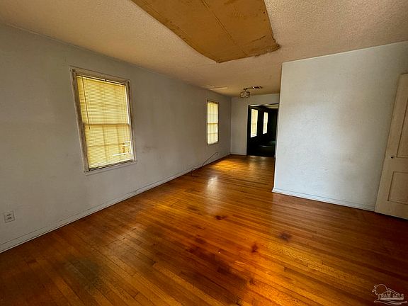 2nd image of 731 W Jordan St