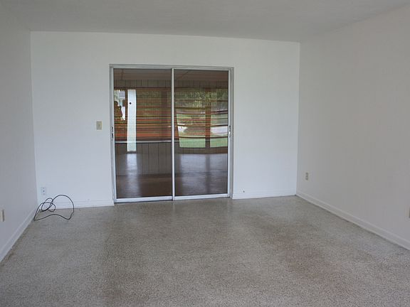 3rd image of 1242 E Lombardy Dr