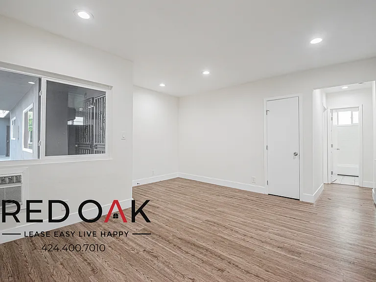 4070 Venice Blvd #9 — Photo 11