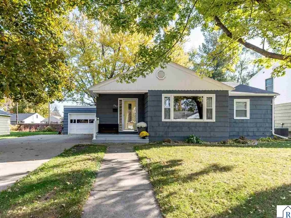 731 Belwood Dr, Mankato, MN 56001