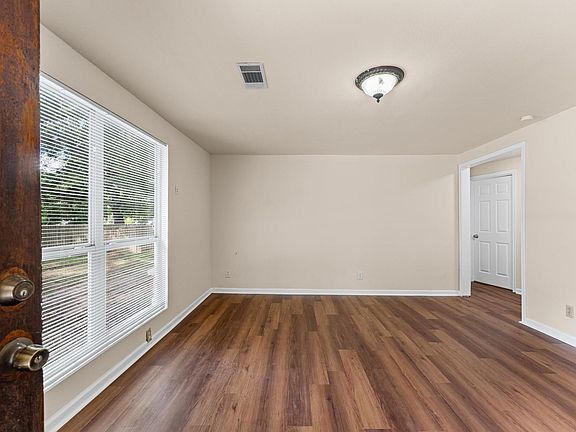 5th image of 1505 Gladiola Ave