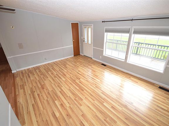 3rd image of 602 Vogel St