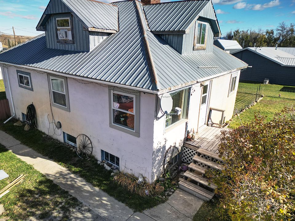 1st image of 414 Warr St