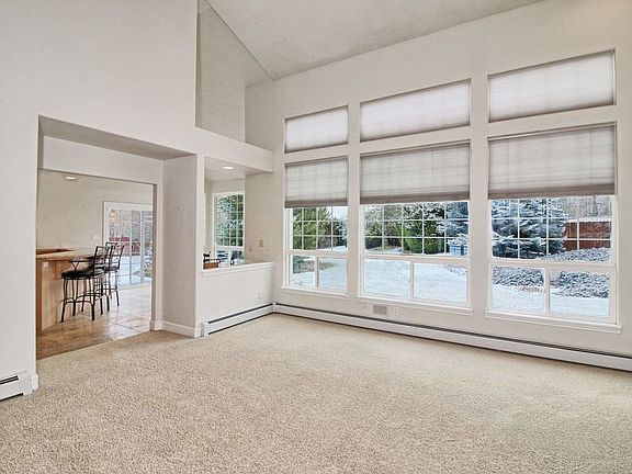 5th image of 530 Heron Ct