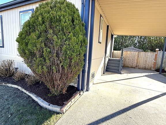 5th image of 525 Grand Fir Dr