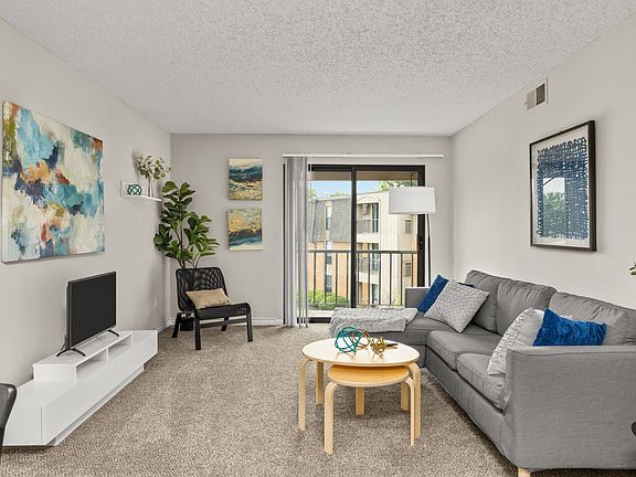 Chesterfield Place Apartments Remodeled One Bedroom | Chesterfield, MO Apartments