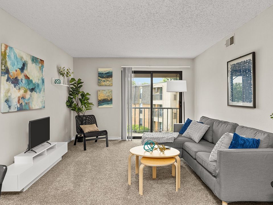 Chesterfield Place Apartments Remodeled One Bedroom | Chesterfield, MO Apartments