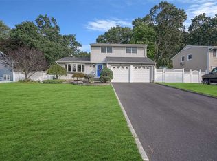 21 Fisher Rd, Commack, NY 11725