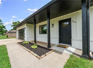 2913 Parkwood Dr, Rogers, AR 72756