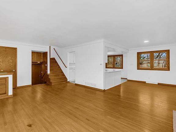 5th image of 1479 Winthrop St N
