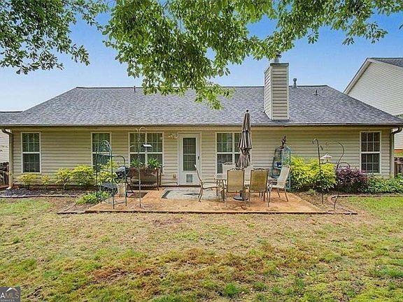 5th image of 221 Mount Laurel Dr