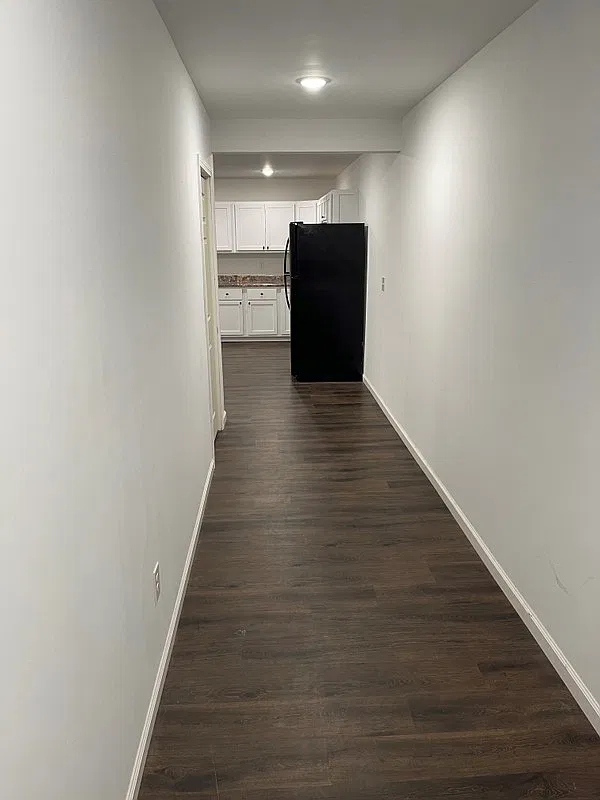 3 bed, 1.0 bath, 1280 sqft, $1,200 — Photo 1