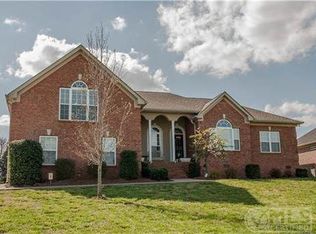 806 Sterling Oak Ct, Lebanon, TN 37087