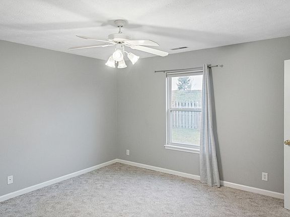 3rd image of 504 Marquis Cir