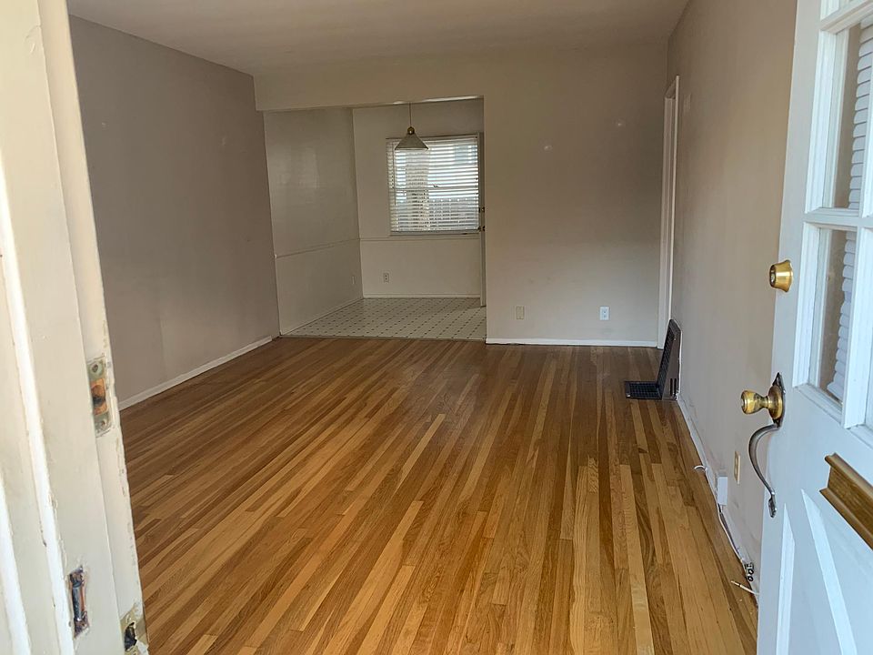 1st image of 4753 Clybourn Ave APT 2