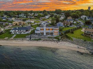 30 Beachfront Ln, New Rochelle, NY 10805