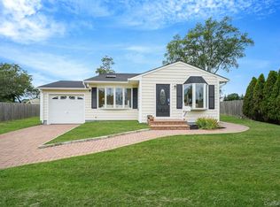 7 Byrd Ct, Kings Park, NY 11754