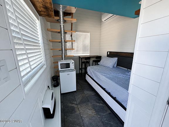 5th image of 105 Rabbit Ln