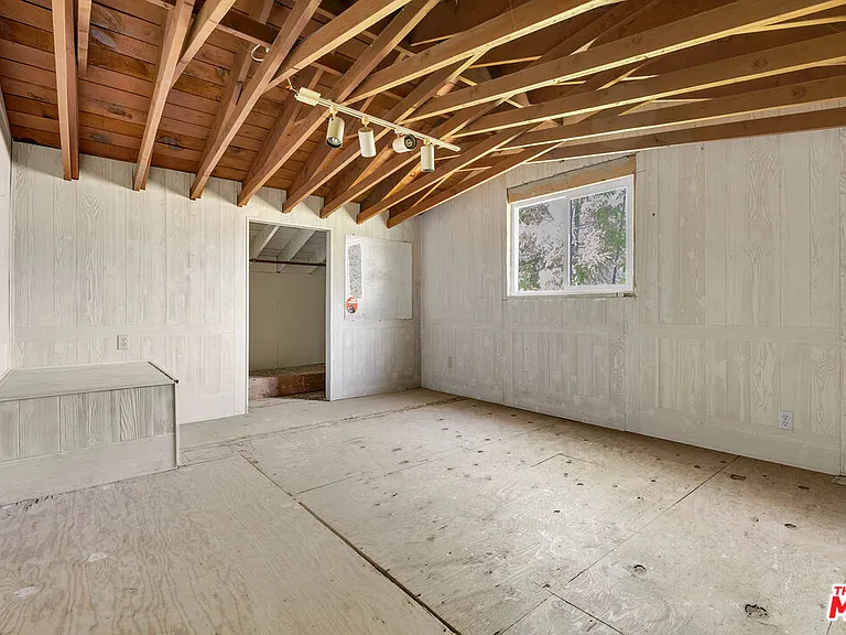 26572 Academy Dr — Photo 25