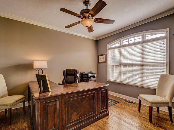 4th image of 1530 Laurens Glen Ln