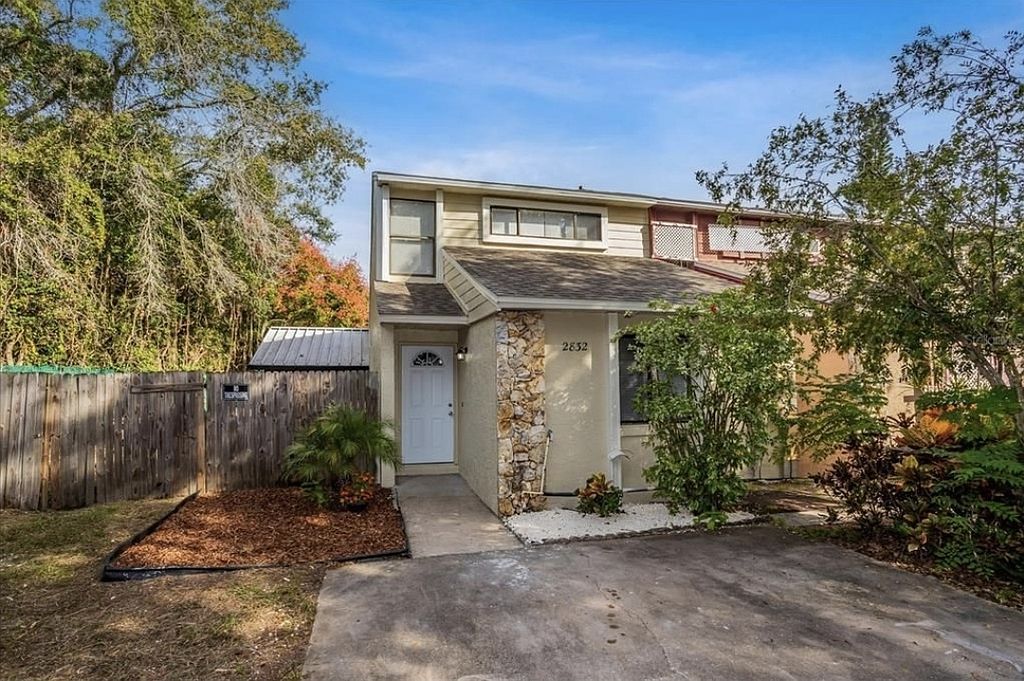 2832 Hunt Club Ln - Property Image