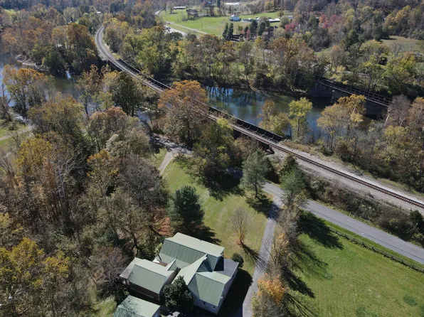 1698 Lowell Rd, Pence Springs, WV 24962