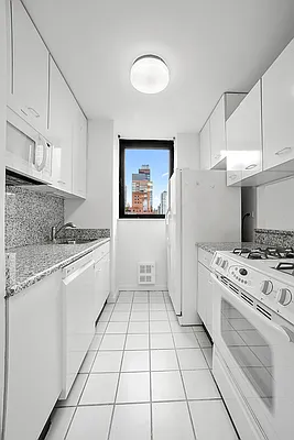 Rented by Berkshire Hathaway HomeServices New York Properties | media 14
