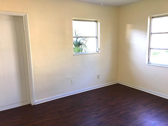2nd image of 486 NE Crystal St