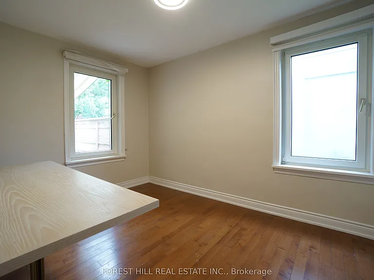 7 Twin Pauls Cres — Photo 6