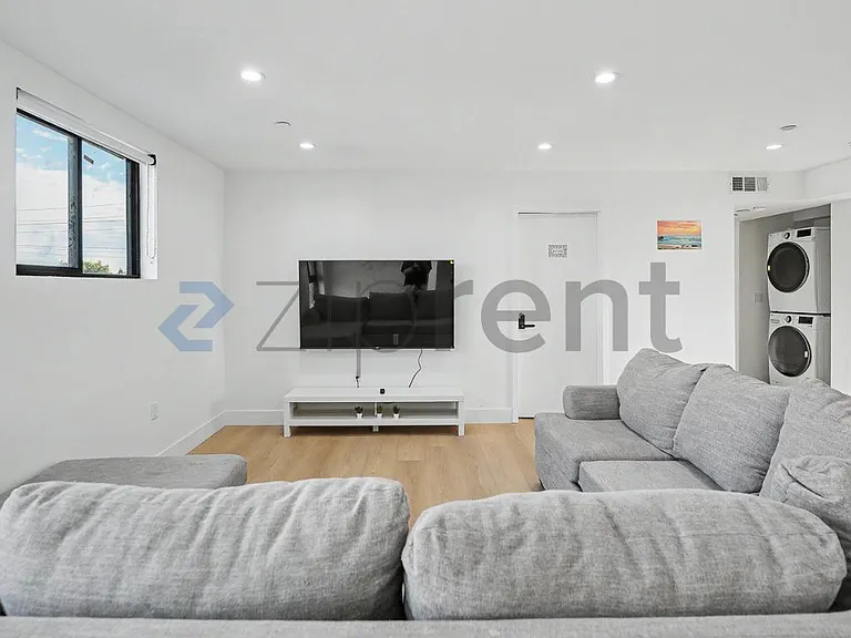 1438 W 37th Dr — Photo 6