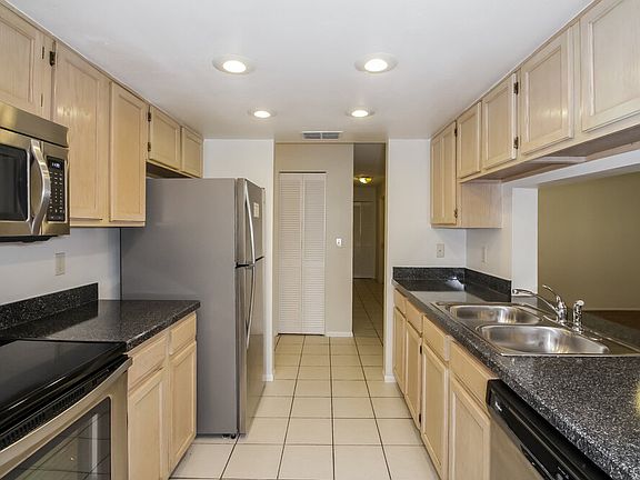 5th image of 8107 Woodlawn Cir S