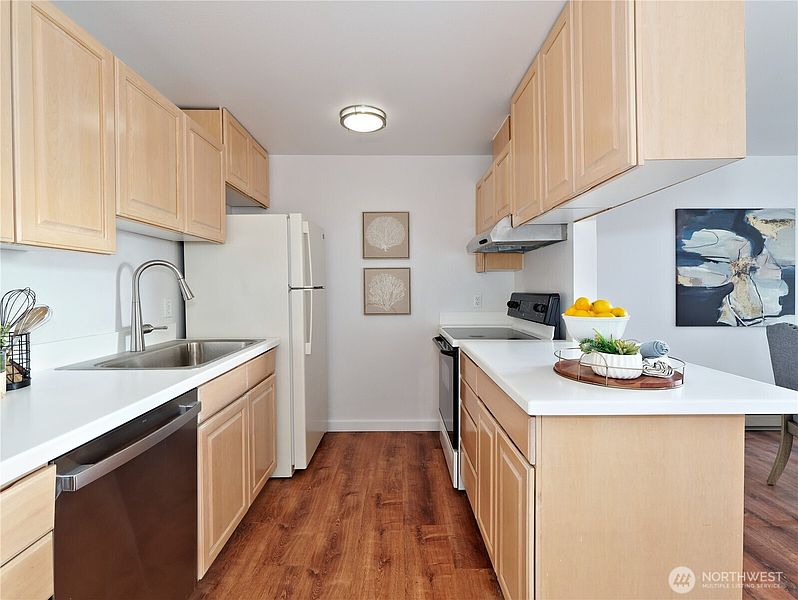 5th image of 2104 Alki Avenue SW #205