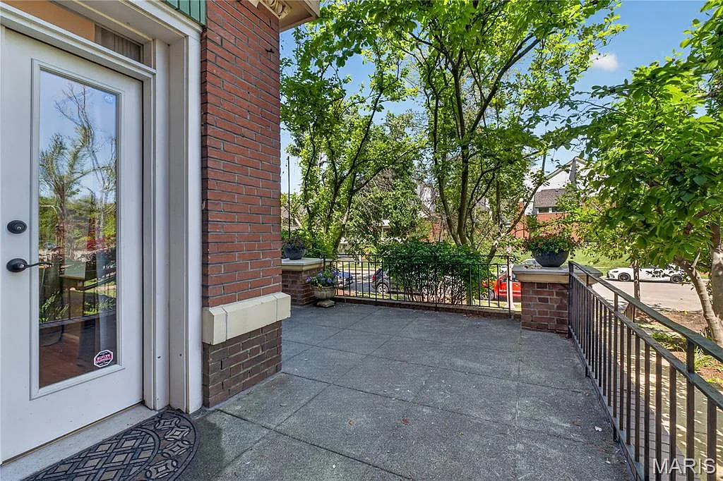 3 bed, 1.5 bath, 1632 sqft, $2,495 — Photo 2