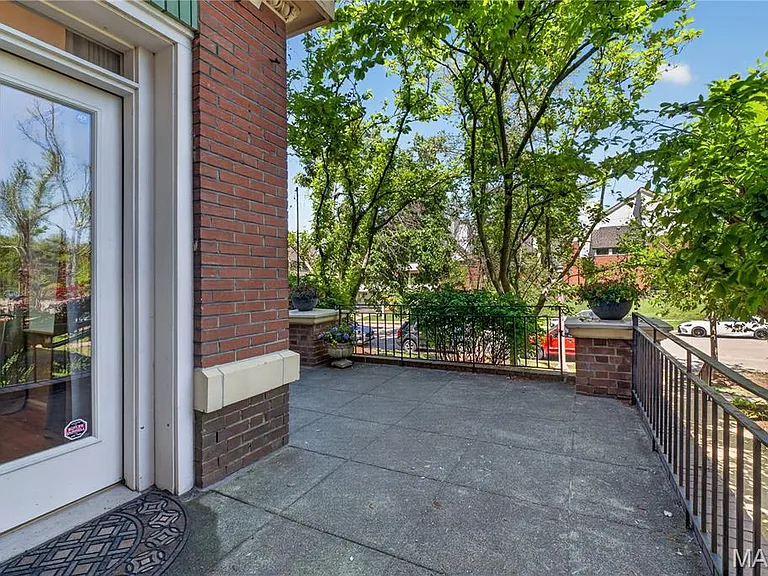 5572 Waterman Blvd #1W — Photo 2