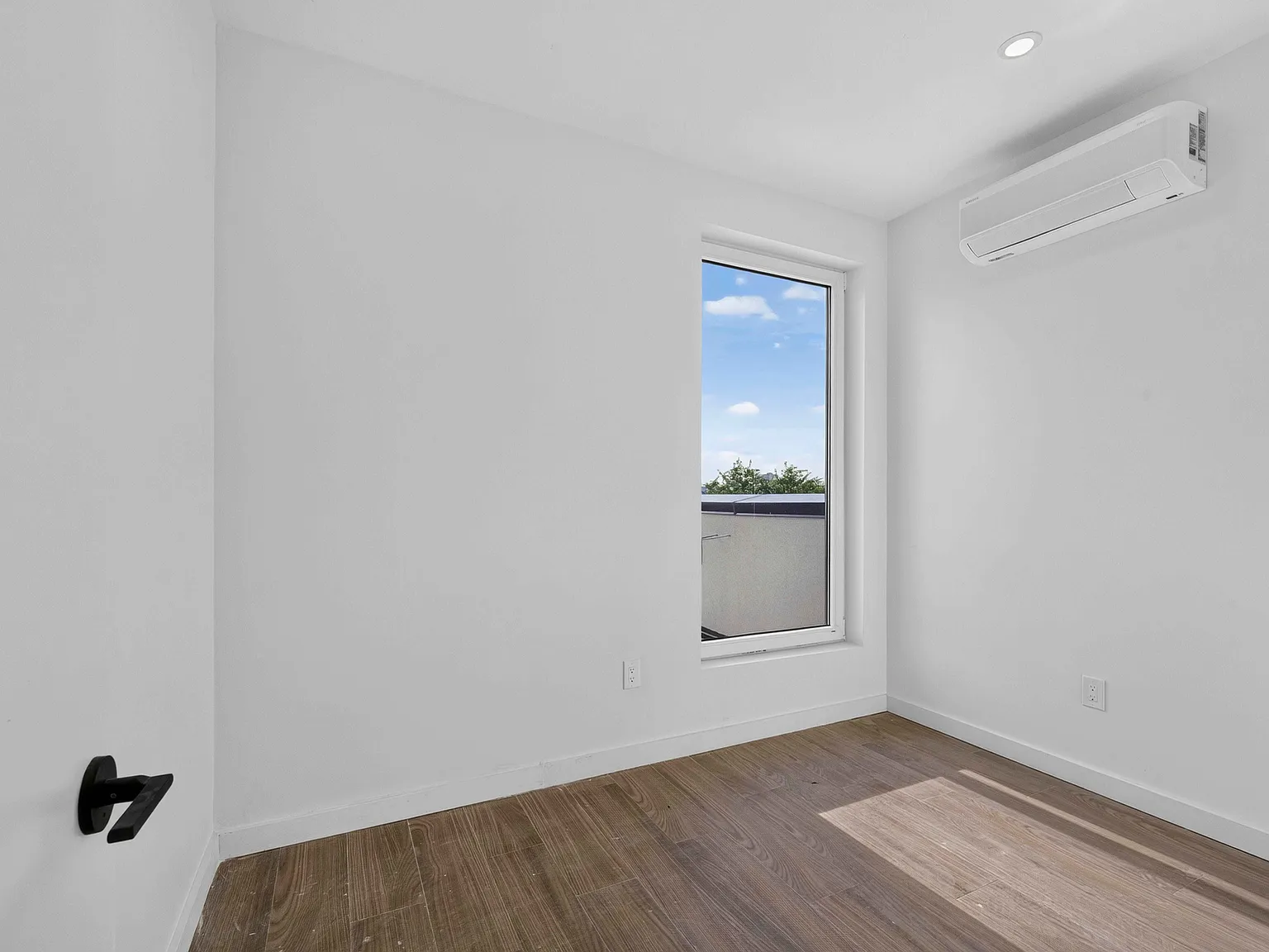 948 New York Avenue — Photo 4