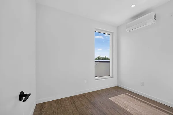 Bedroom, photo 2