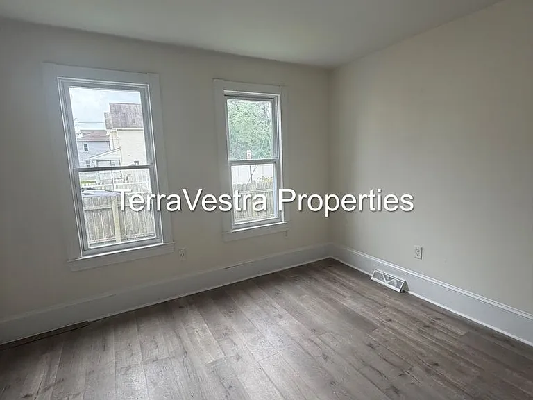 130-132 W McNeal St — Photo 4